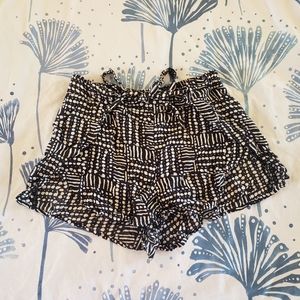SPLENDID Black and White shorts!